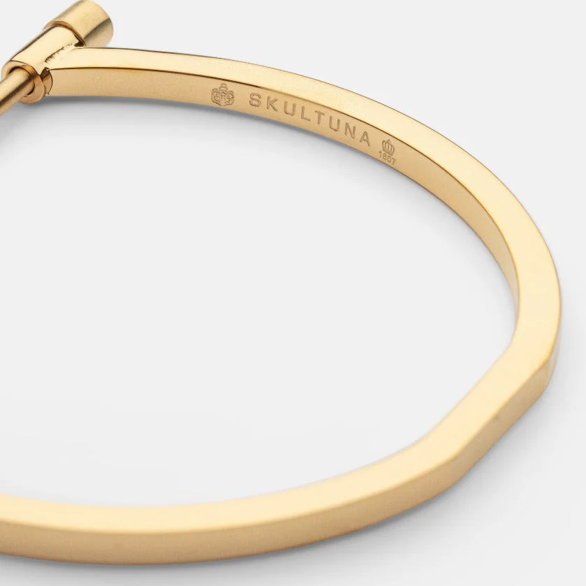 Omega bangle Guldpläterad bangle Armband Grekisk symbol smycken Tidlösa smycken Moderna smycken Elegant armband Symboliska smycken