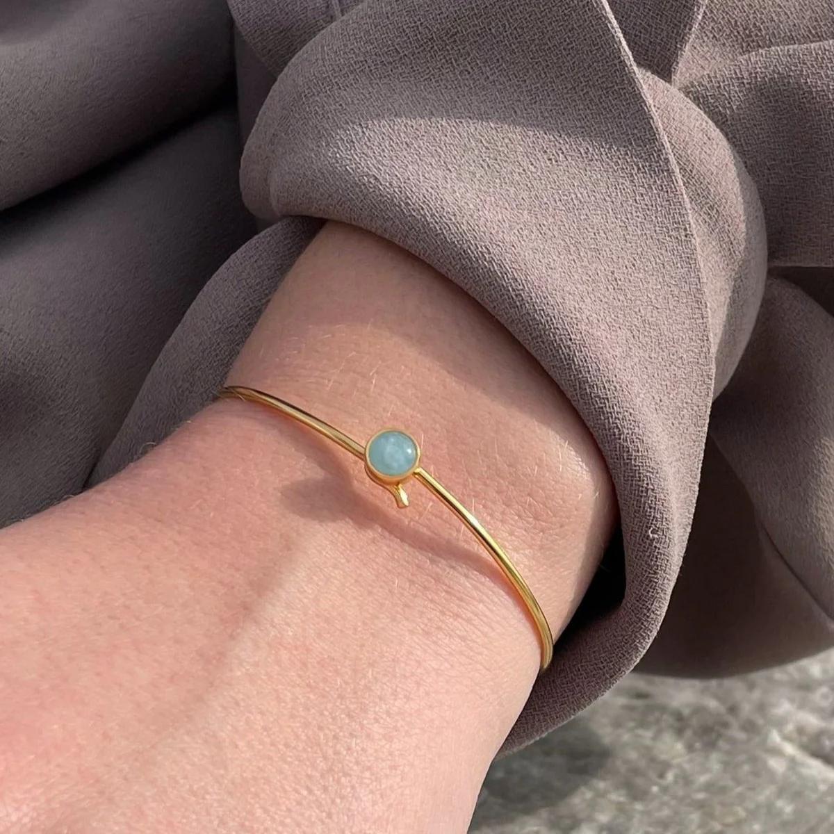 Koulè Armring med Grå Månsten